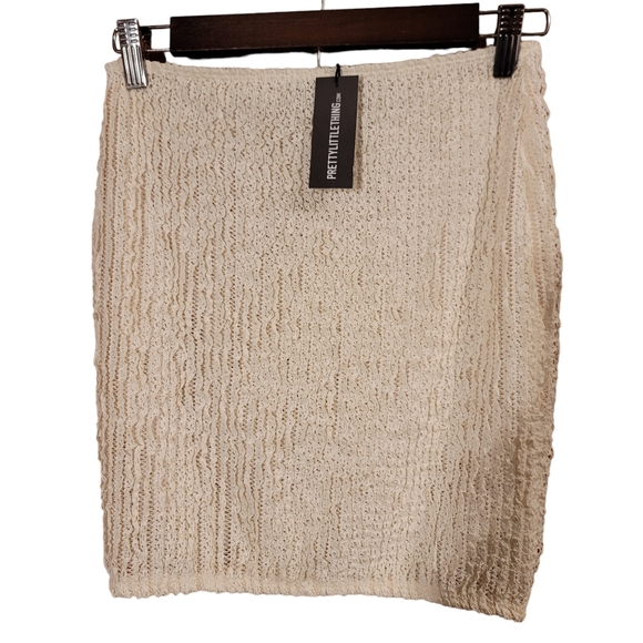 PrettyLittleThing Crinkled Texture Mini Skirt - Picture 4 of 6